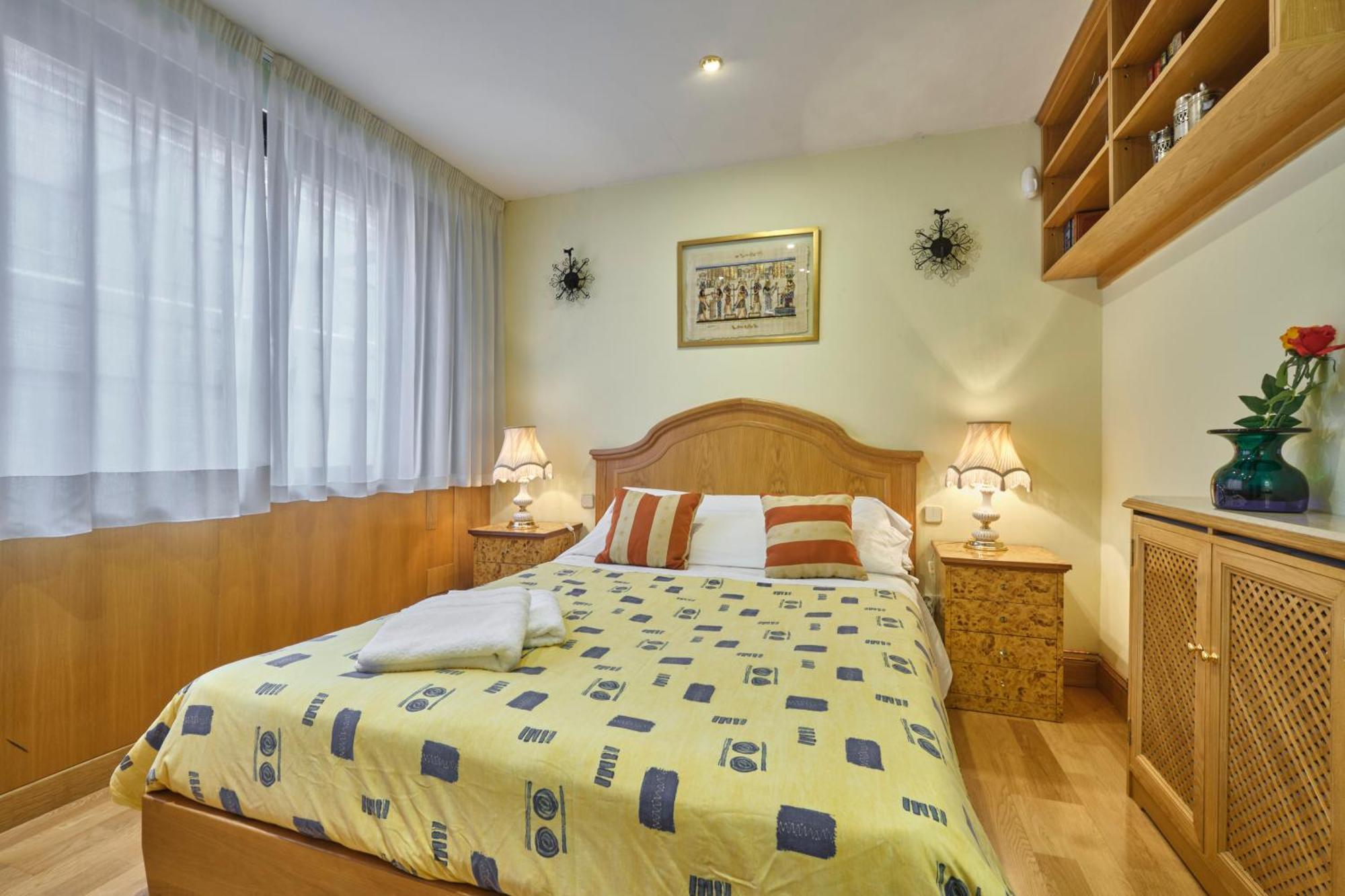 Apartamentos Carlos Мадрид Екстер'єр фото