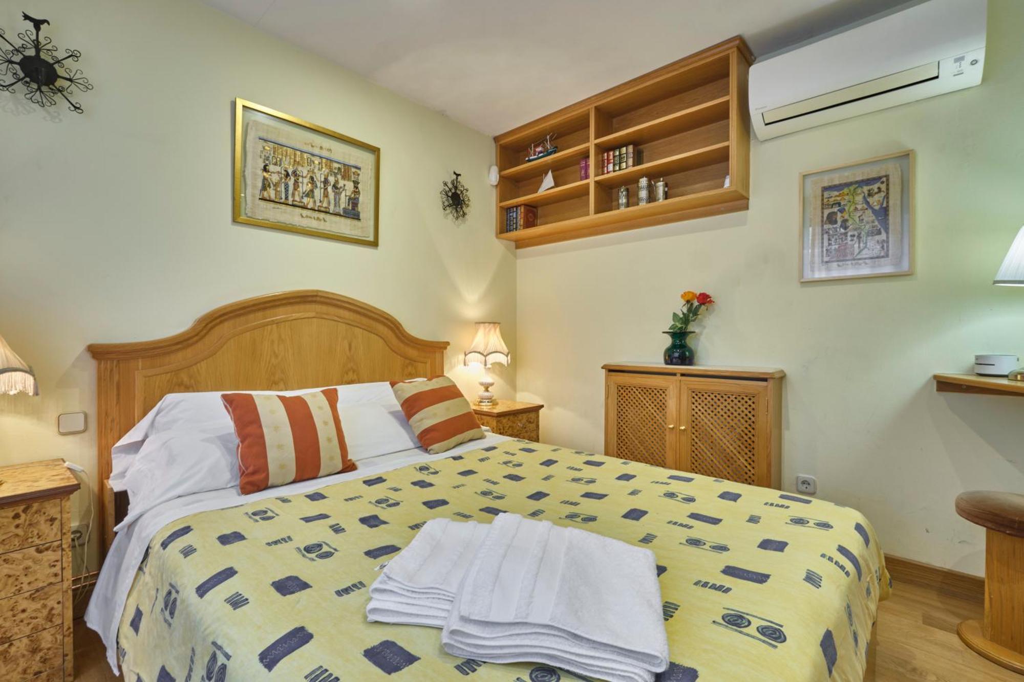 Apartamentos Carlos Мадрид Екстер'єр фото