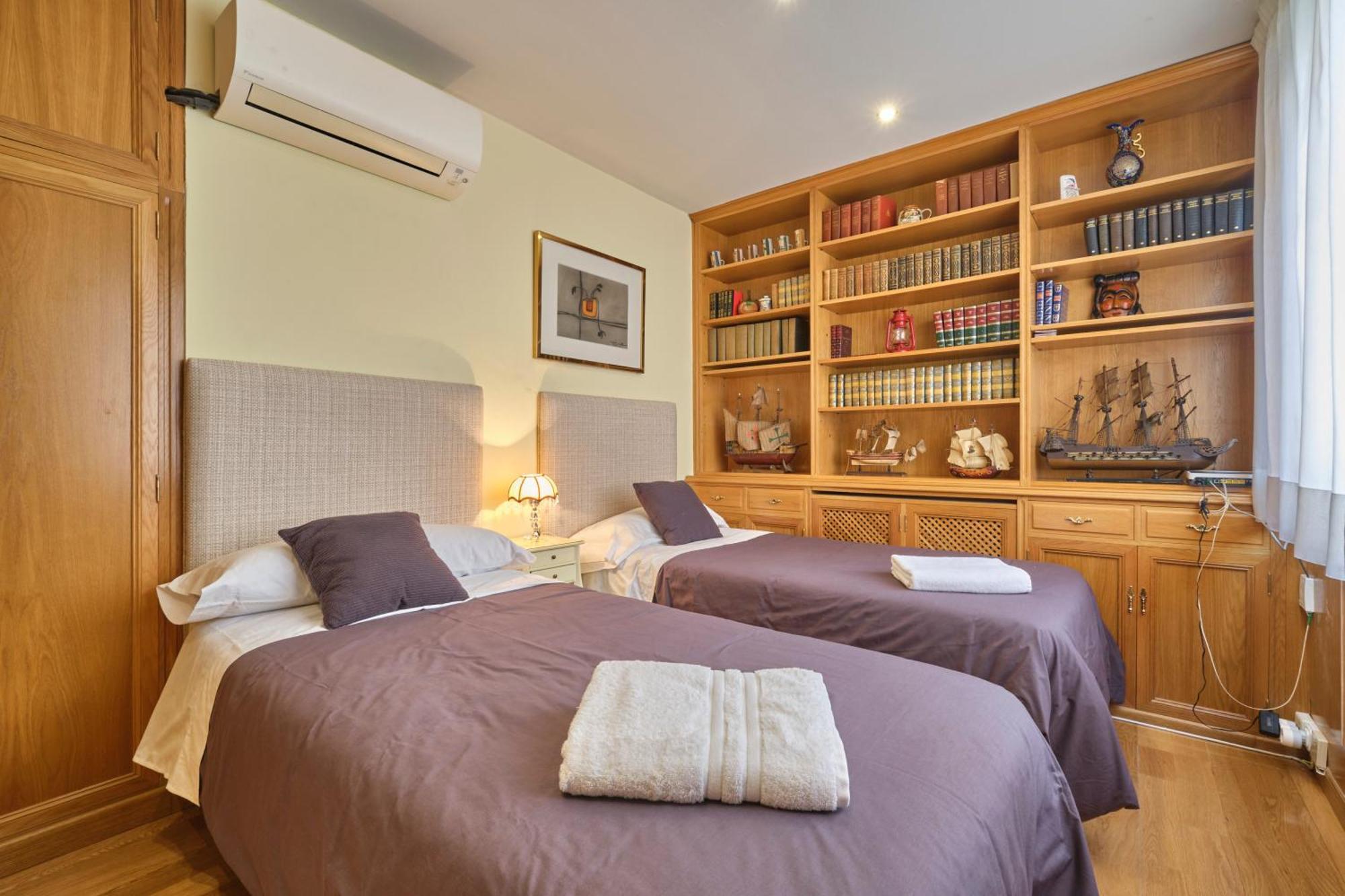 Apartamentos Carlos Мадрид Екстер'єр фото